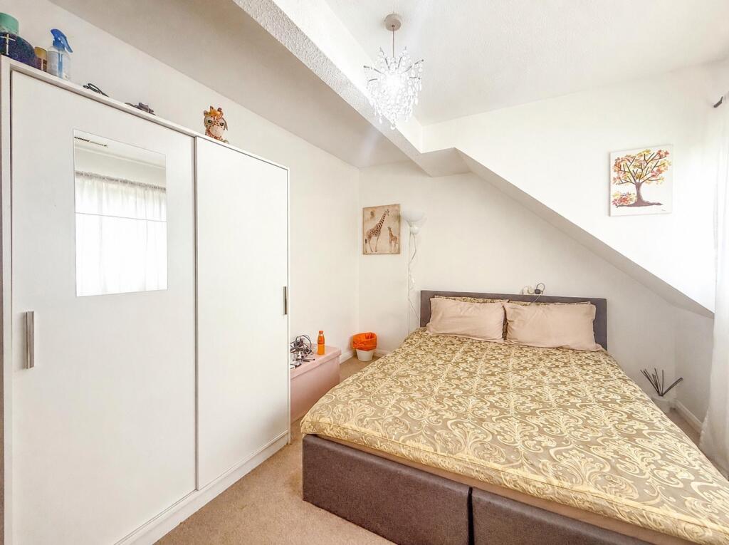 Apartment in Watford - View 5