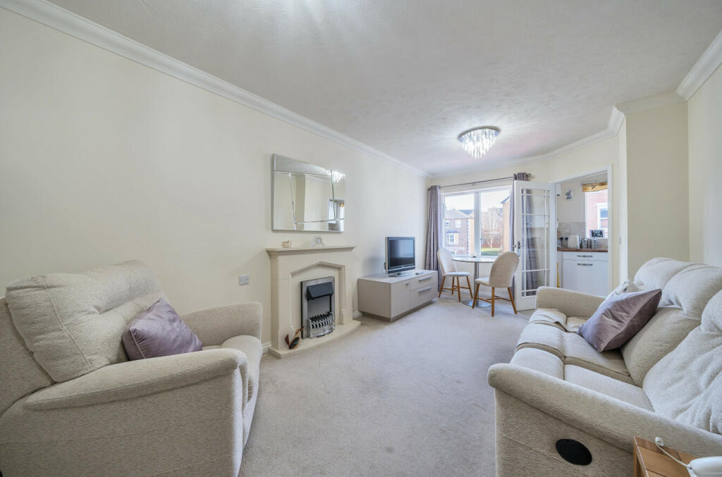 Apartment in East Hertfordshire, Bishop's Stortford - View 3