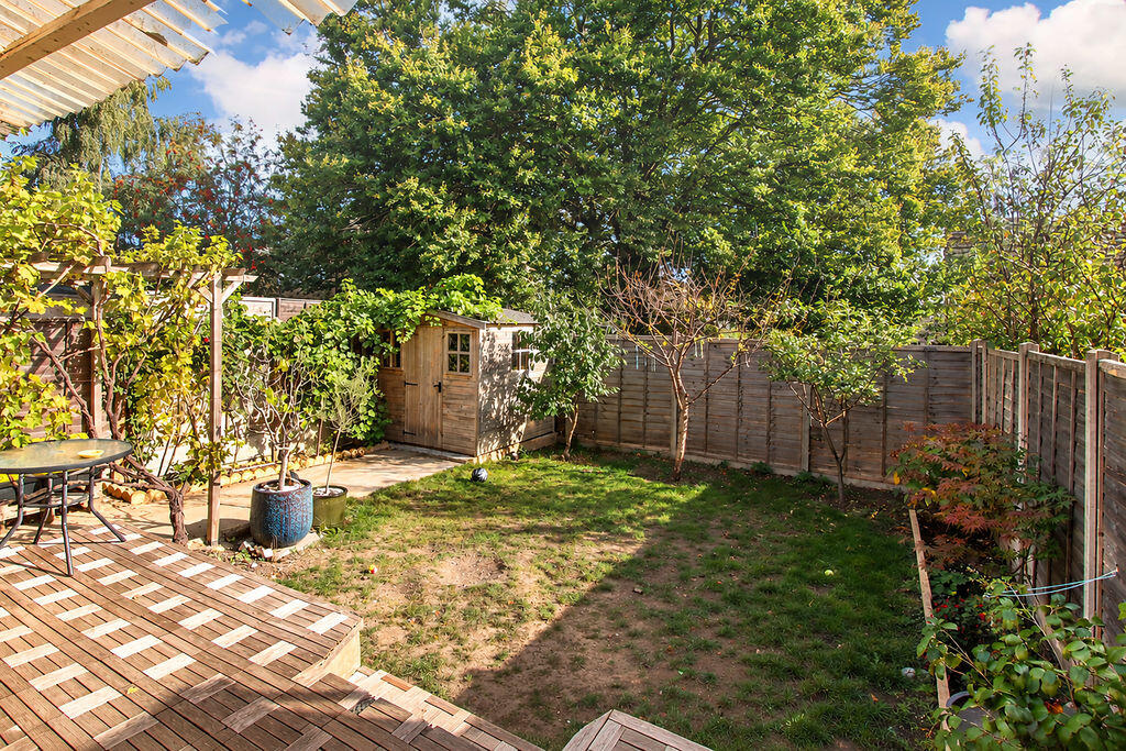 Apartment in Dacorum, Hertfordshire - View 5