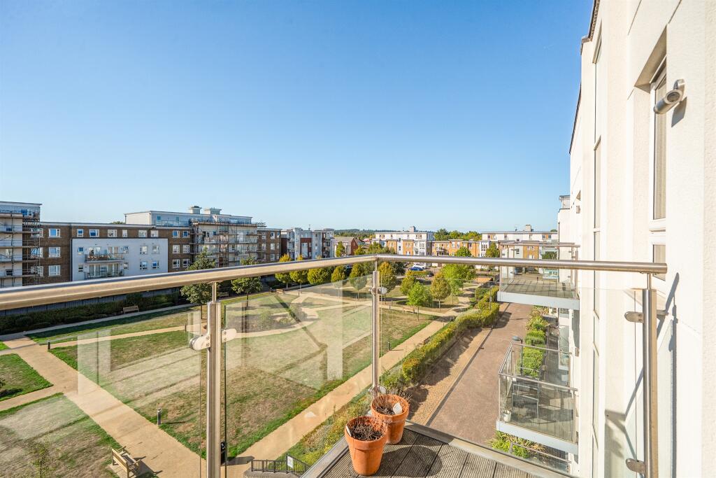 Apartment in Slough, Windsor and Maidenhead - View 5