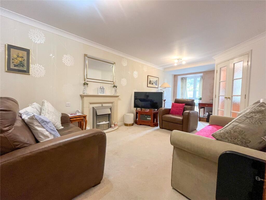Warburton Court, High Street, Uppermill, Saddleworth, OL3 photo 3