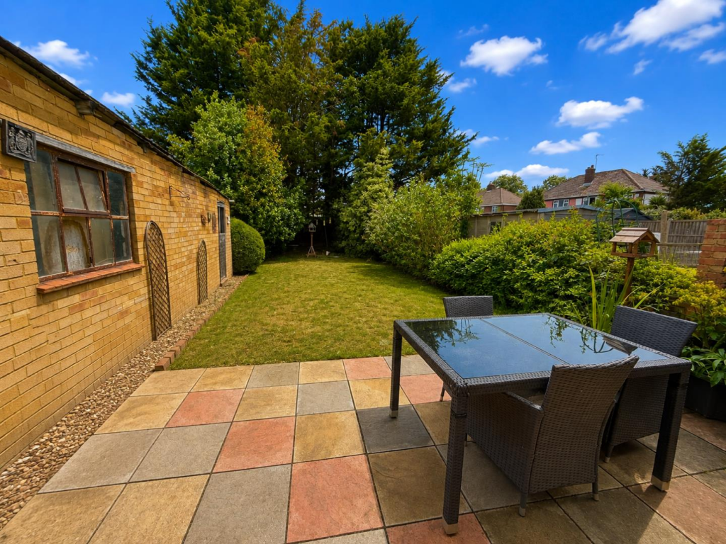 House in Spelthorne, Surrey - More