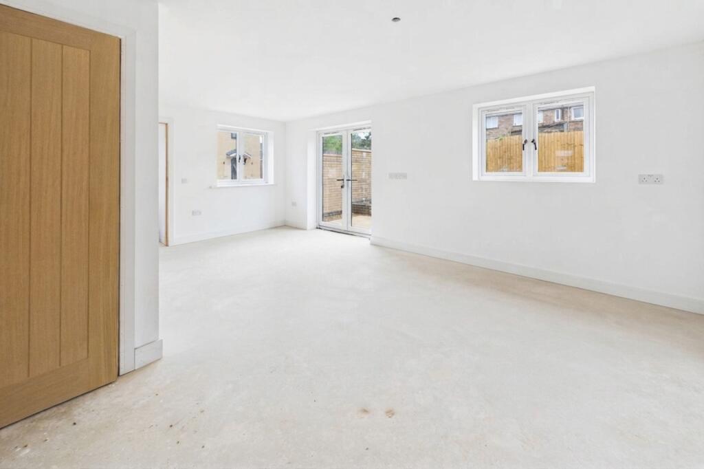 House in Oundle, North Northamptonshire - View 2
