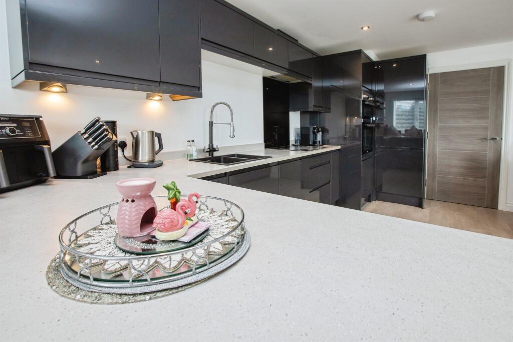 Apartment in Mansfield, Nottinghamshire - View 3