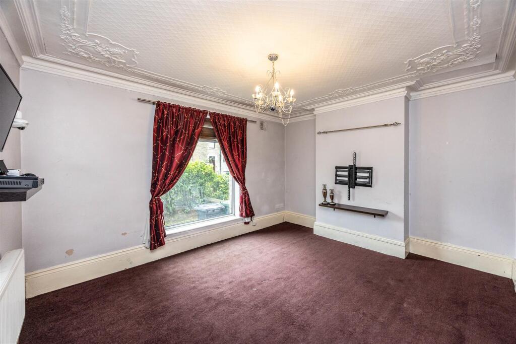 Springdale Avenue, Huddersfield photo 3
