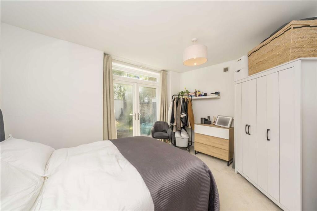 Apartment in London - More