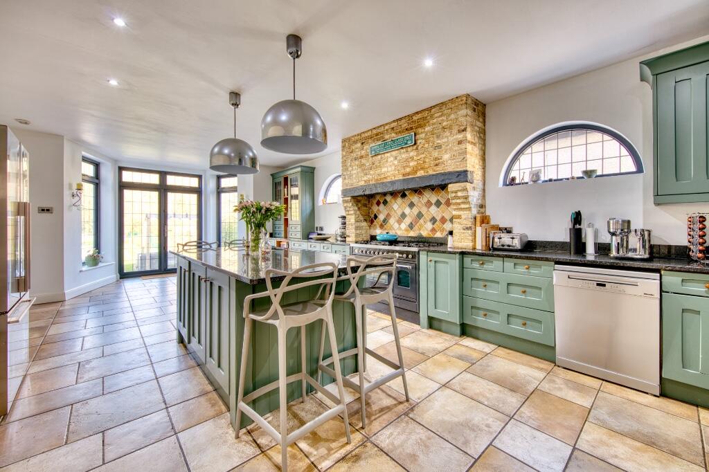 Additional image 6 of Georges Wood Road, AL9