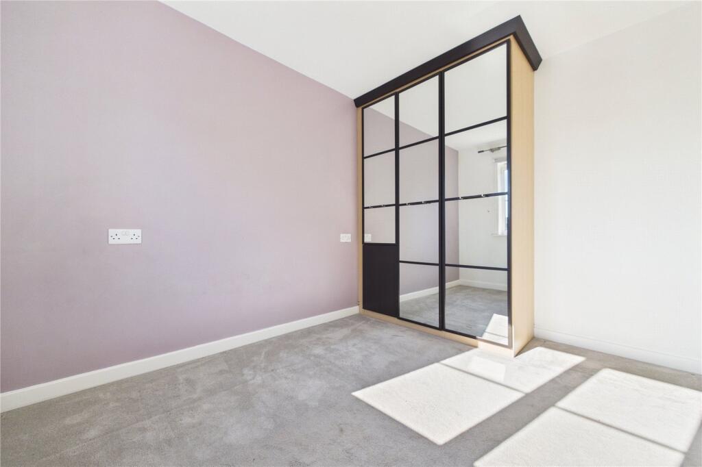 House in Reading, Garston Park, Tilehurst - More