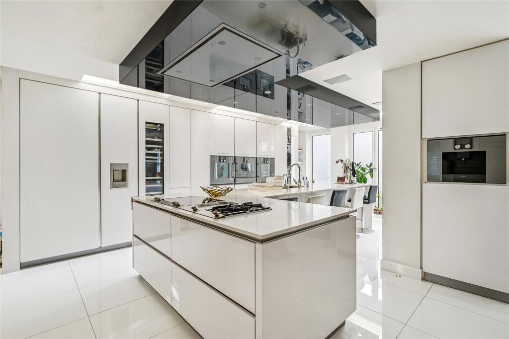 Claridge Court, Munster Road, Fulham, London, SW6 photo 4