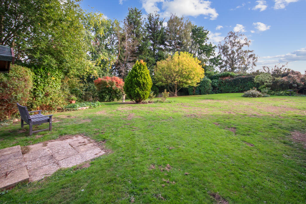 Apartment in Redhill - More