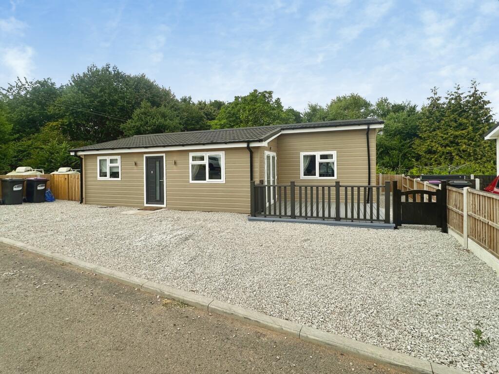 2-bed caravan on Digbeth Lane, All Saints Park, Claverley, WV5, £190,000