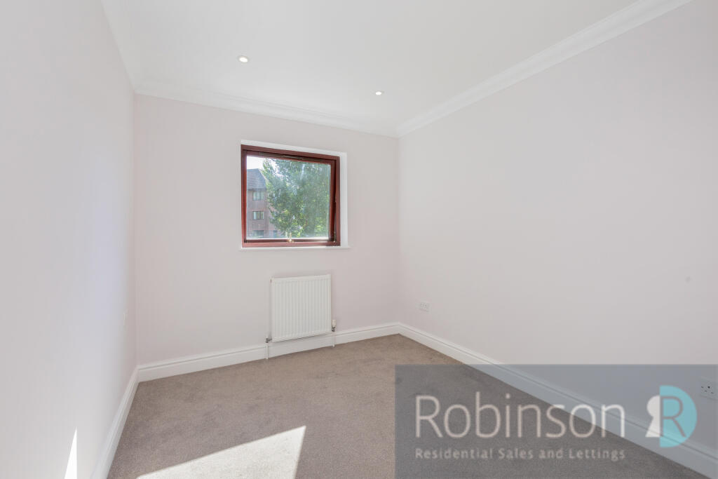Apartment in Slough - View 5