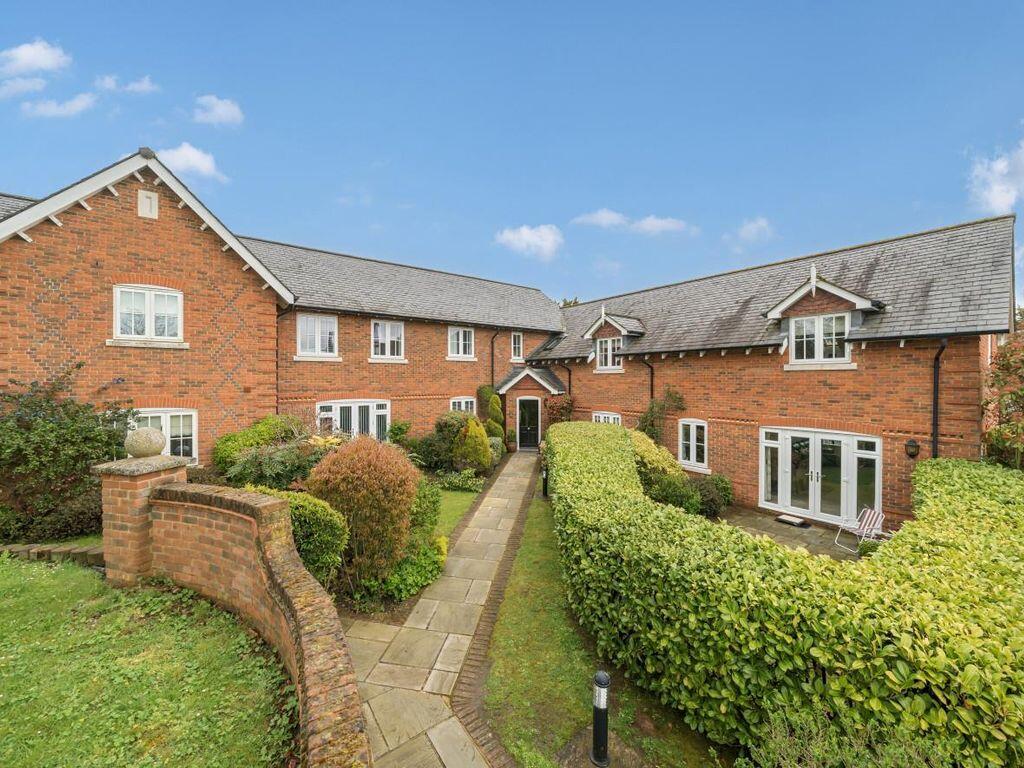 'The Courtyard' Cucumber Lane, Essendon, AL9