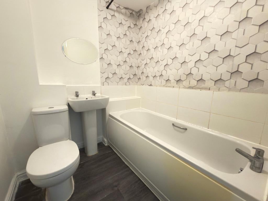 House in Luton - View 5