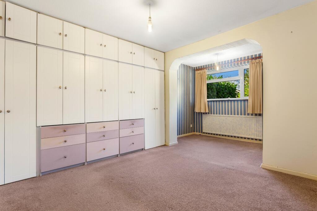 House in Cotswold, South Cerney - More