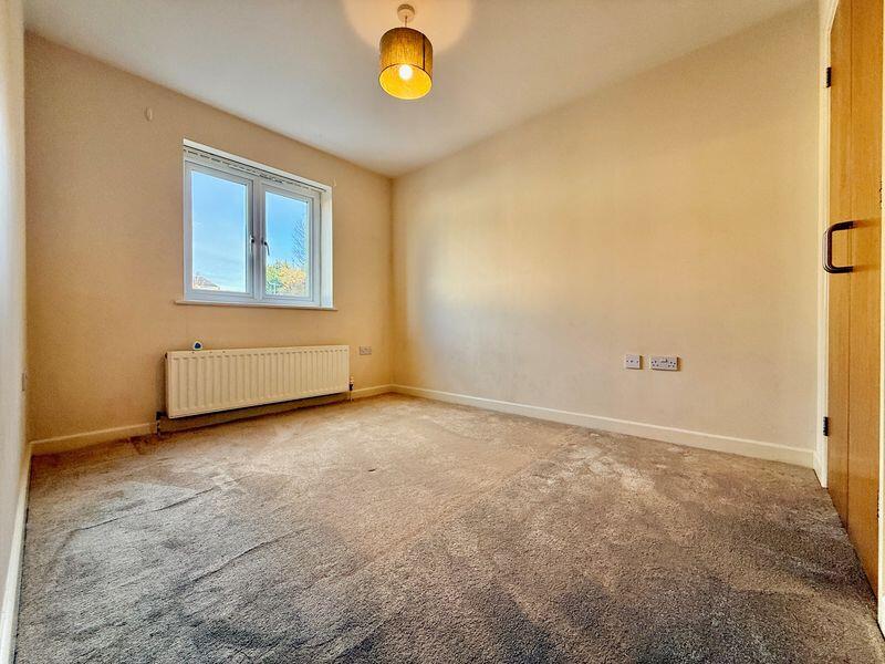 Apsley Court, Siding Road, Mutley, Plymouth. Stylish two-bed flat with parking, Juliet balcony and prime city location photo 4