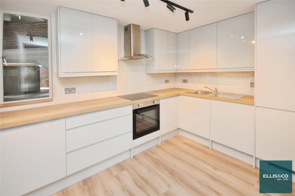 Main image of property: Nether Street, Finchley, N3
