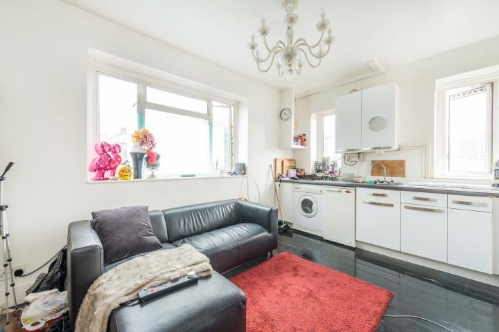 Apartment in London, North Kensington - View 3