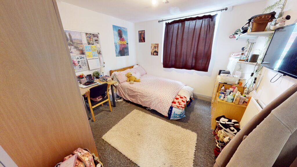 6 bedroom house for rent