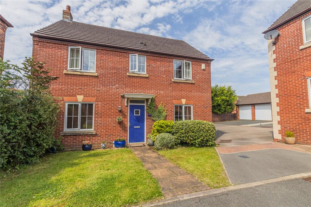 4-bed detached on Mollis Grove, Oldham, Greater Manchester, OL1, £350,000
