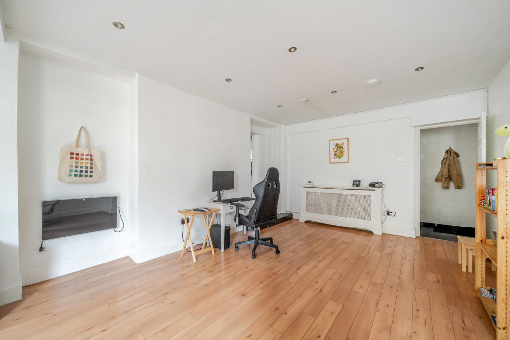 Apartment in Exeter - View 4