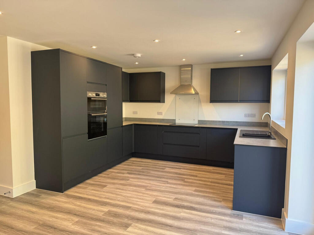 Broadweavers Close, Wincanton, BA9 - View 2
