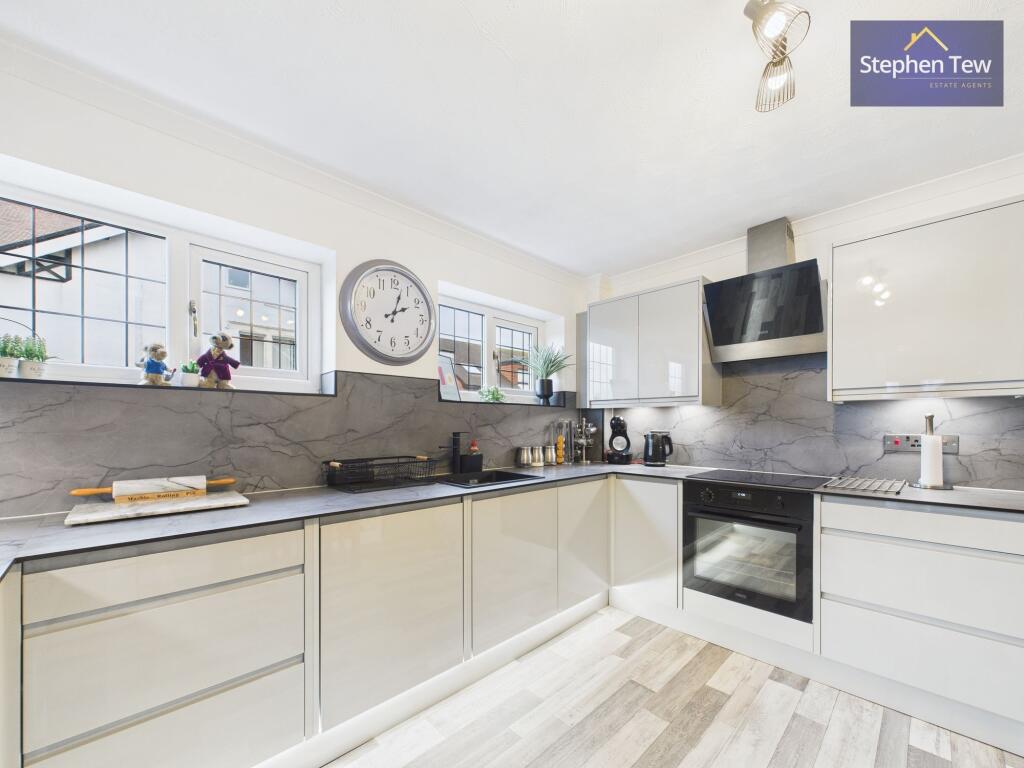 Newton Drive, Regency Court, FY3 photo 4