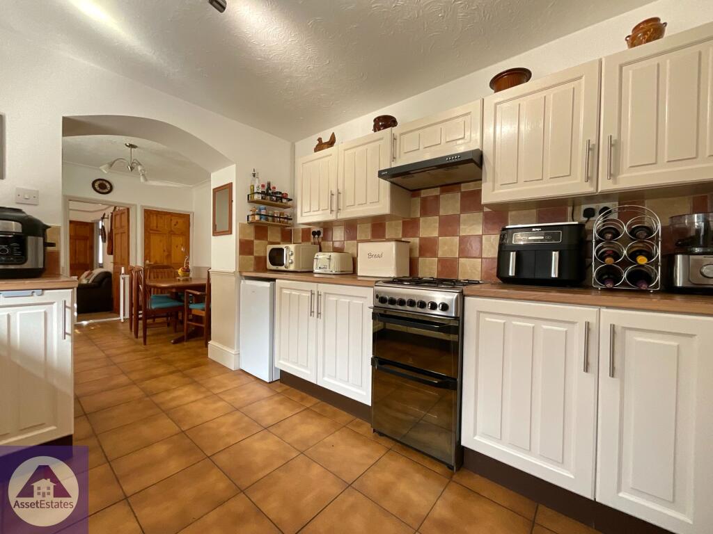 Bryngwyn Road, Six Bells photo 5