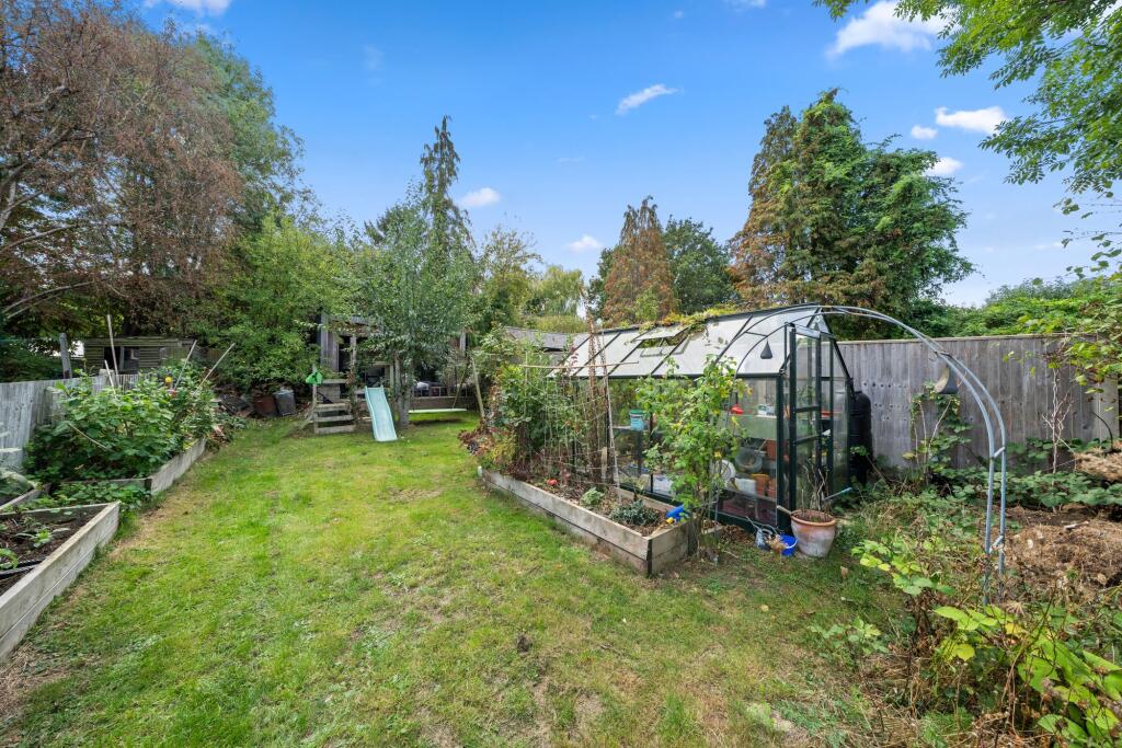 House in Mole Valley, Fetcham - View 4