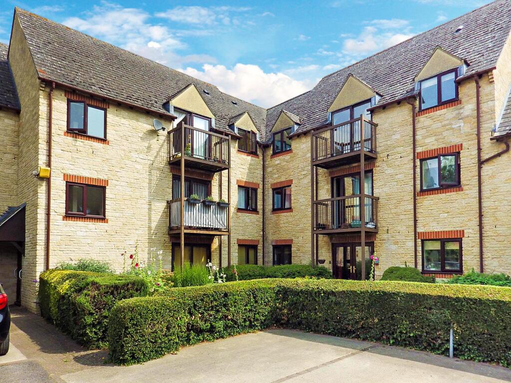 Main image of property: 18 Langdale Gate, Witney, Oxfordshire
