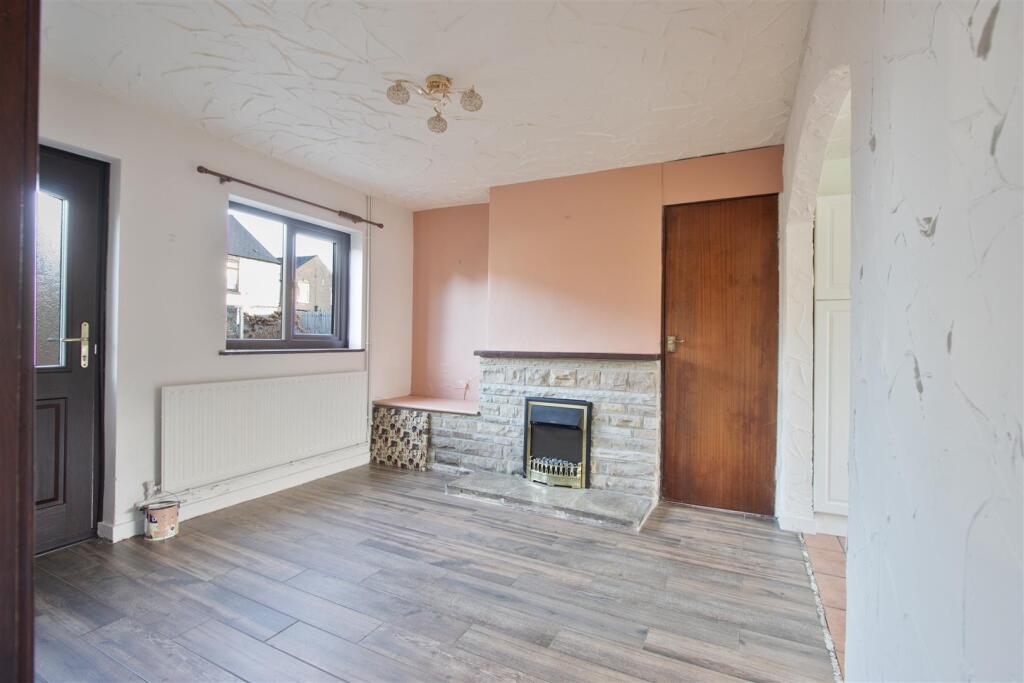 Manor Road, Brimington, Chesterfield photo 4