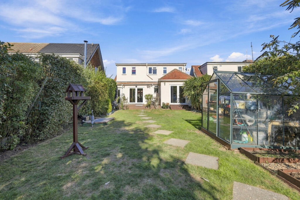 House in Castle Point, Thundersley - View 3