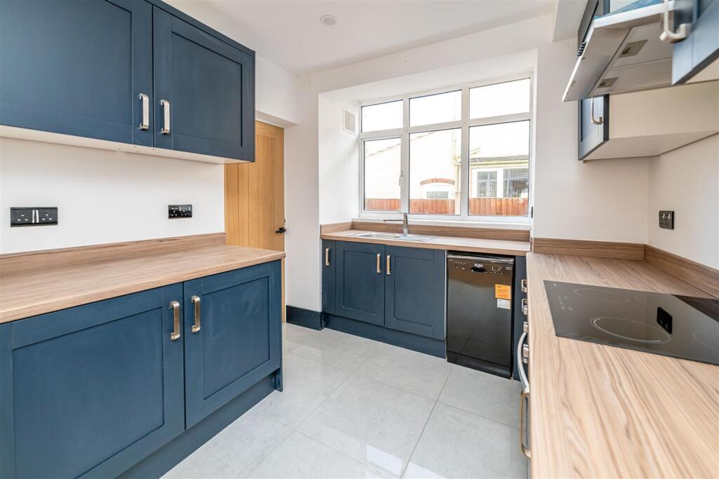 10 Fir Tree Road, Finchfield, Wolverhampton, WV3 8AN photo 3