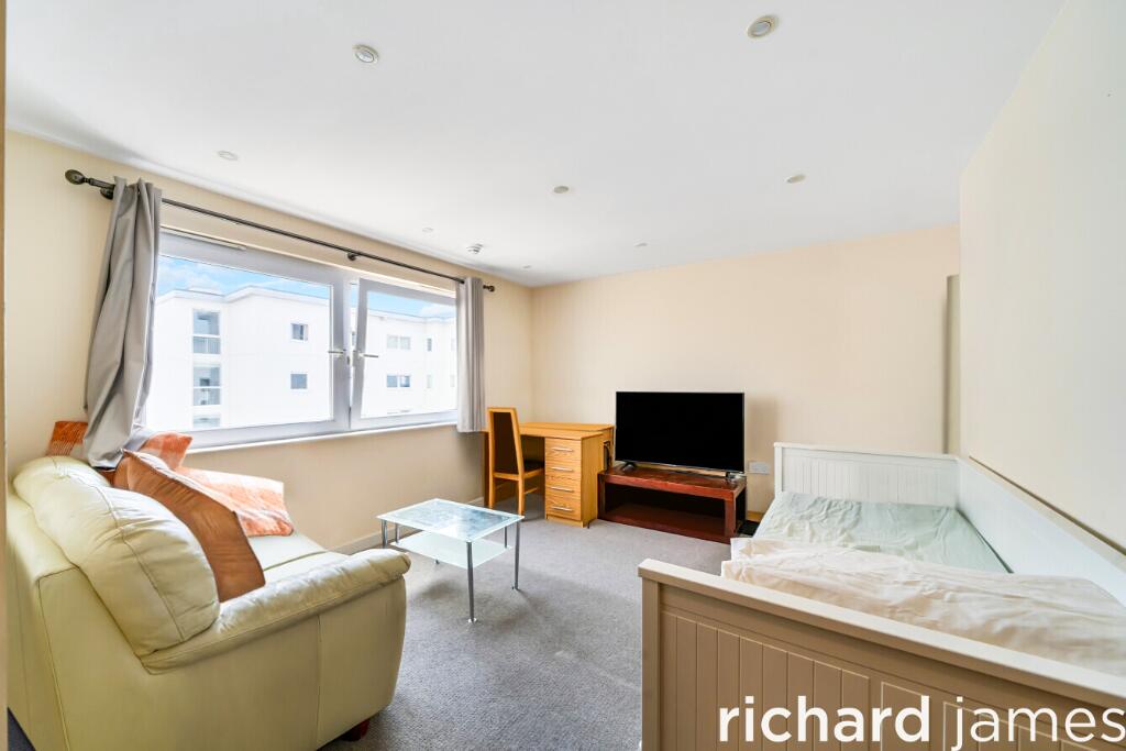 Apartment in Swindon - View 4