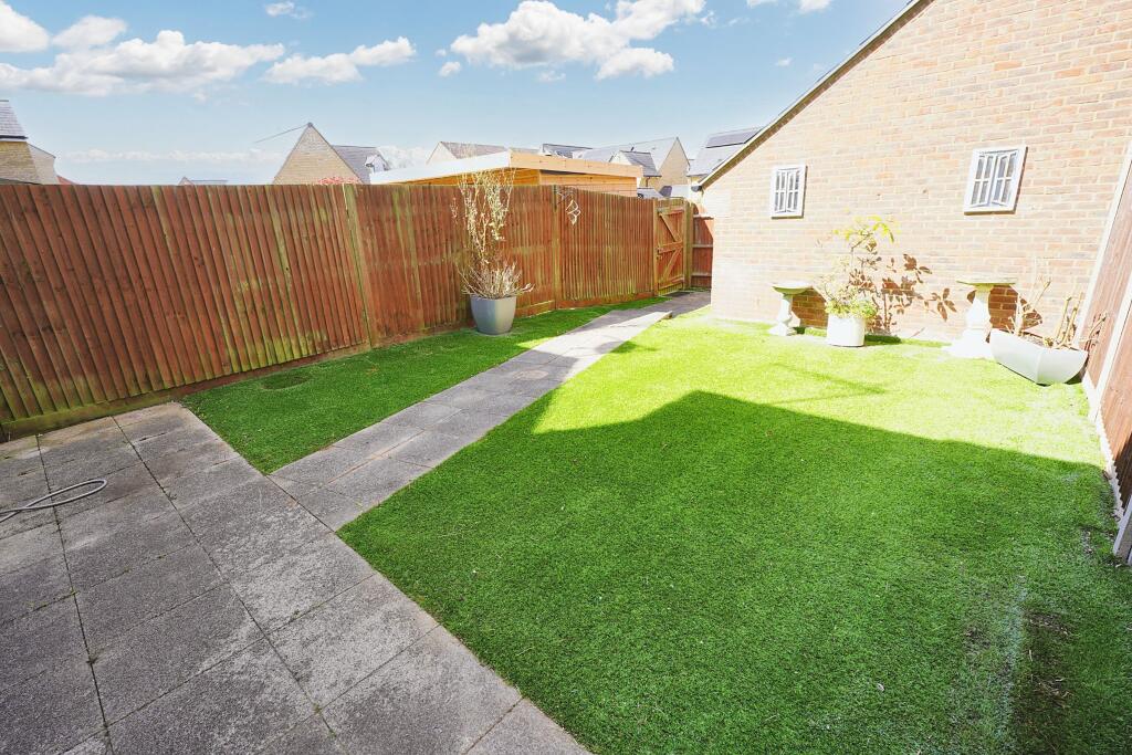 Felstead Crescent, Stansted photo 2