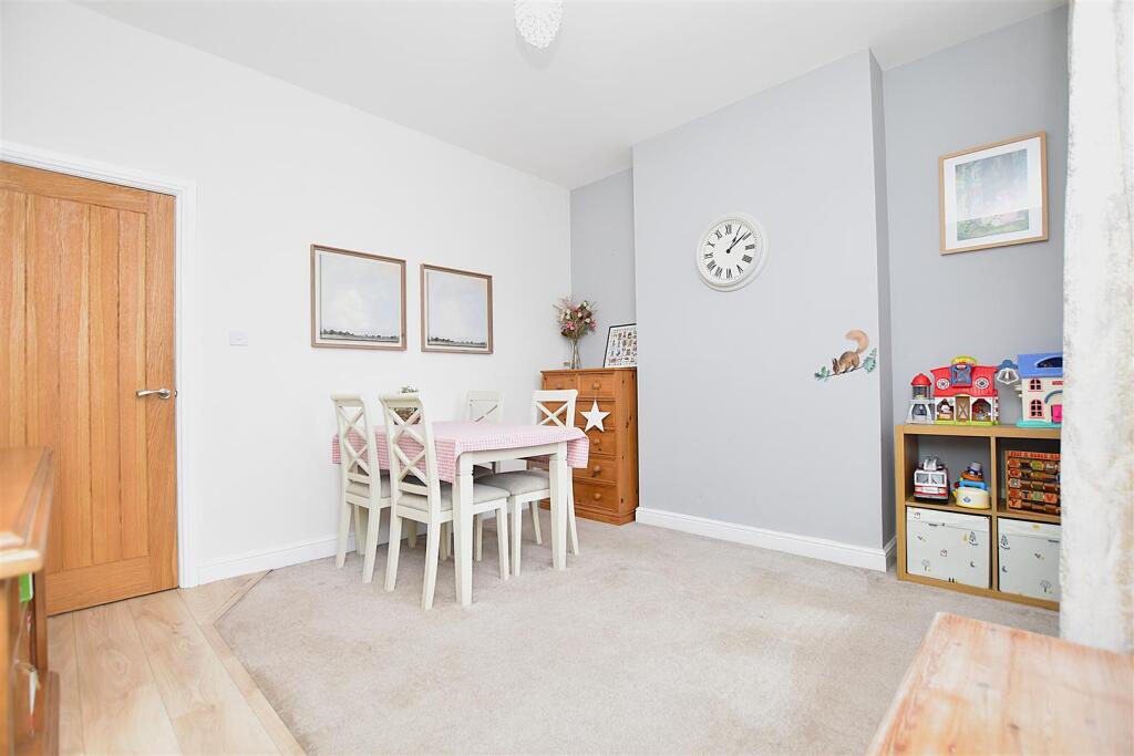 House in Wrexham, Rhosddu - View 3
