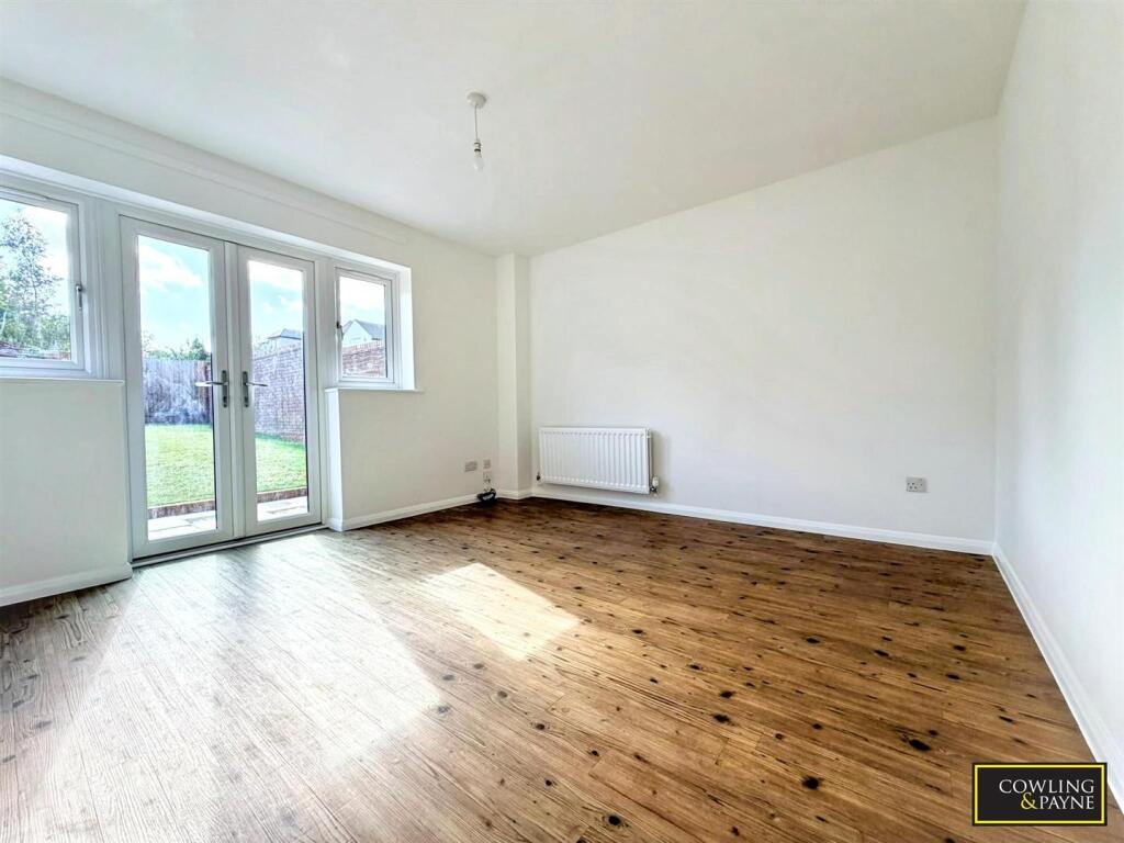 Blackthorn Court, Langdon Hills photo 4