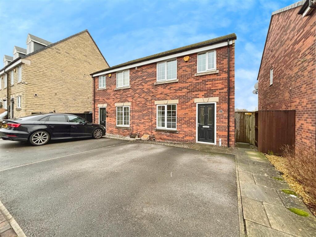 Main image of property: The Fairway, Bradford, BD5 8FB