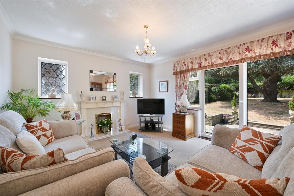 House in Sutton - More