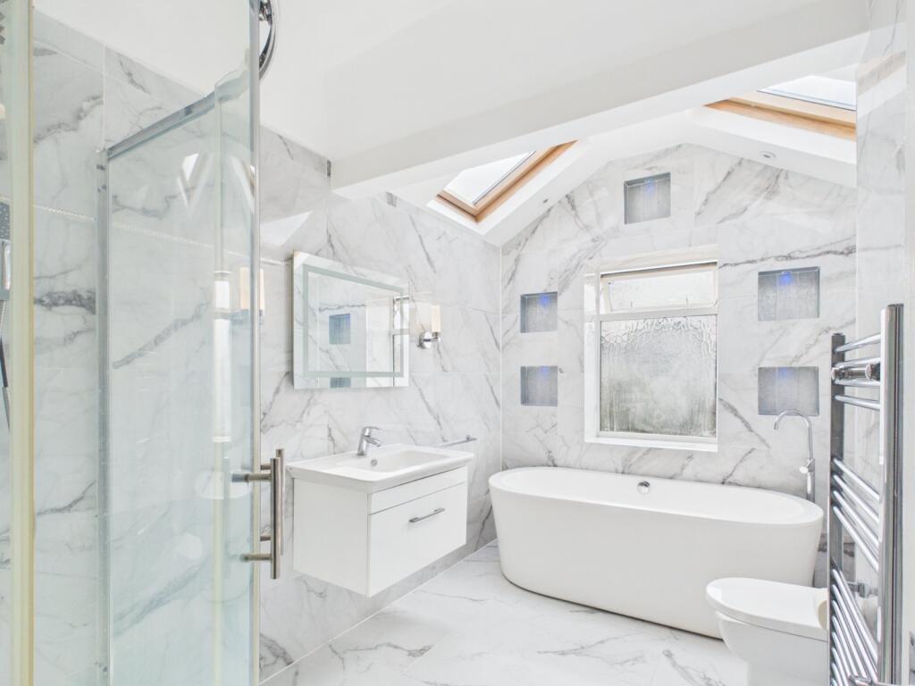 House in Twickenham - View 4
