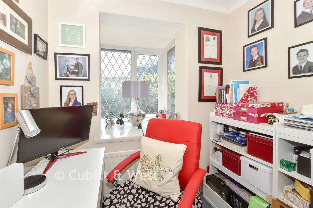 House in Crawley, Worth - More