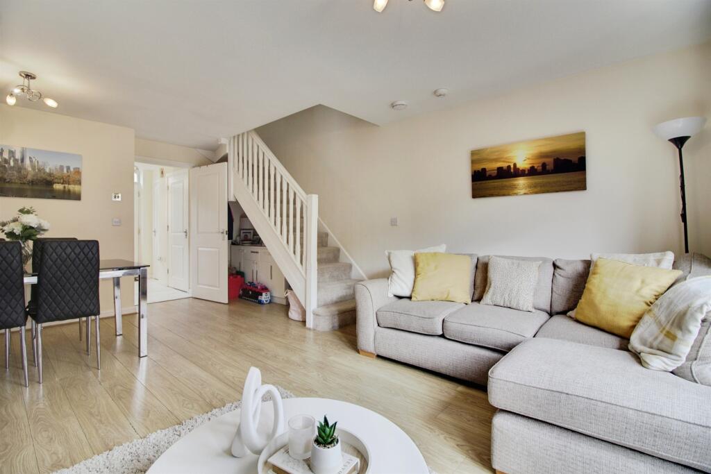 Peregrine Way, Hatfield - View 3