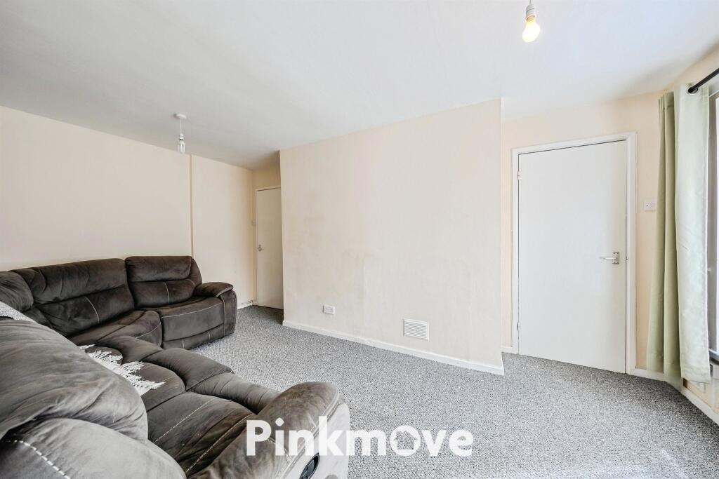 Apartment in Newport - View 2