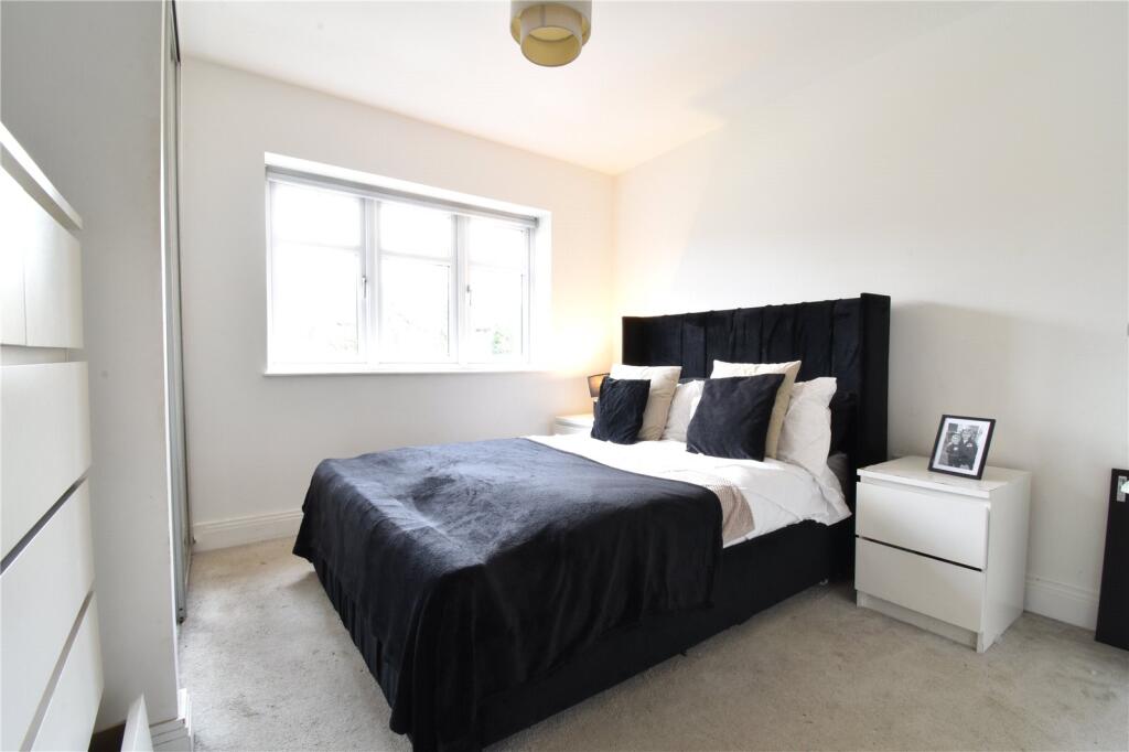 Apartment in Three Rivers, Abbots Langley - View 4