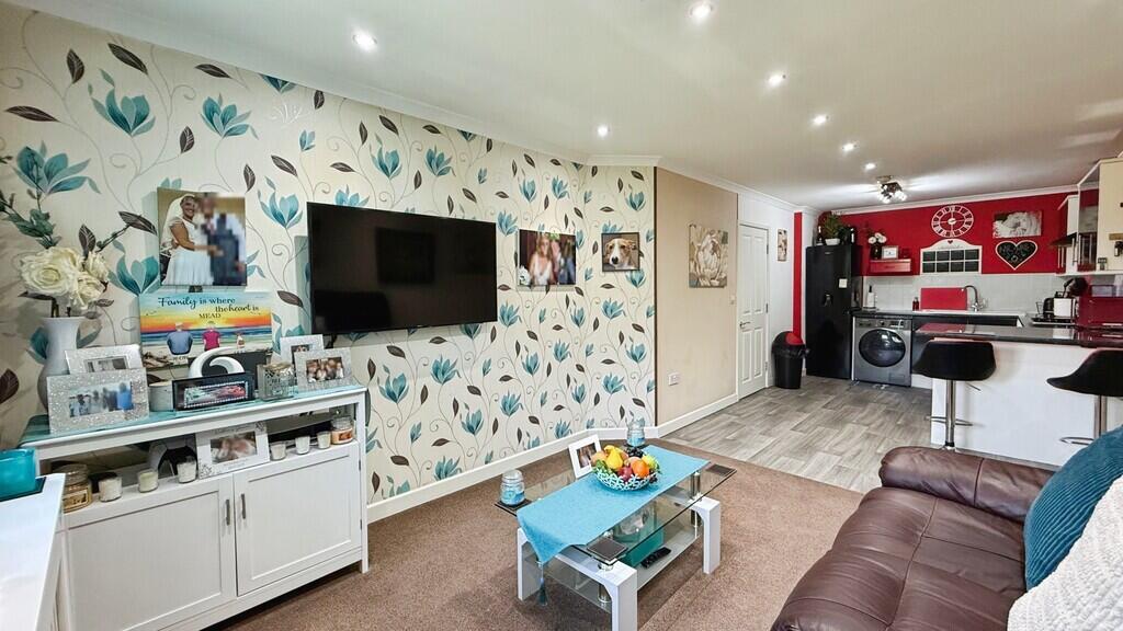 Palomino Place, Westbury photo 5