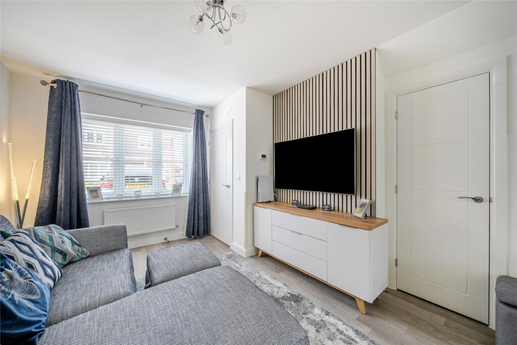 House in Guildford, Send - View 4