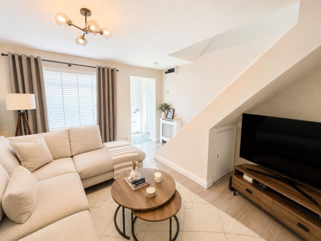 House in Bradford, Leaventhorpe, Allerton - View 3