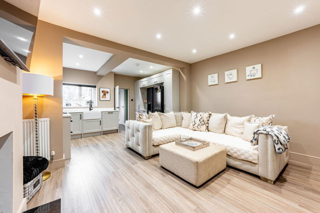 Walsall Road, Great Wyrley, Walsall, WS6 6HX photo 2