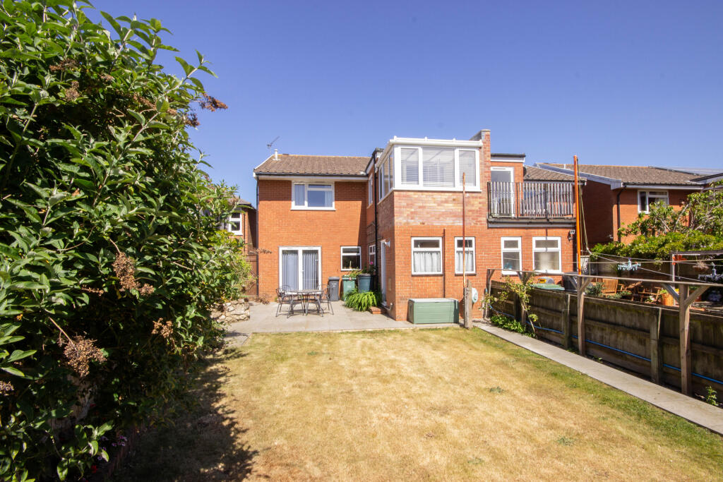 Bellevue Road, Cowes, Isle of Wight photo 2