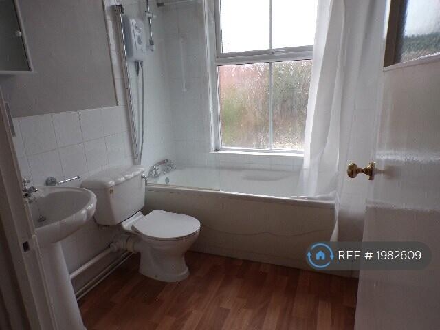 2 bedroom end of terrace house for rent
